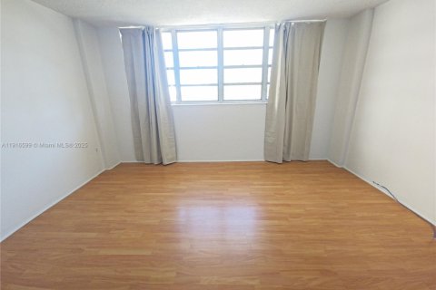 Condominio en alquiler en Miami Beach, Florida, 1 dormitorio, 78.97 m2 № 1975472 - foto 14