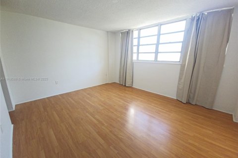 Condominio en alquiler en Miami Beach, Florida, 1 dormitorio, 78.97 m2 № 1975472 - foto 15