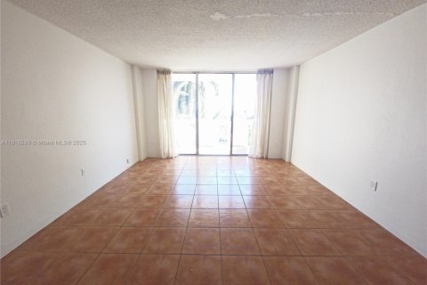 Condominio en alquiler en Miami Beach, Florida, 1 dormitorio, 78.97 m2 № 1975472 - foto 3
