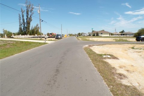 Terreno en venta en Cape Coral, Florida № 2096893 - foto 12