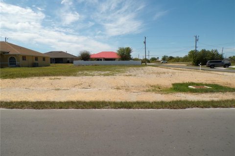 Terreno en Cape Coral, Florida № 2096893