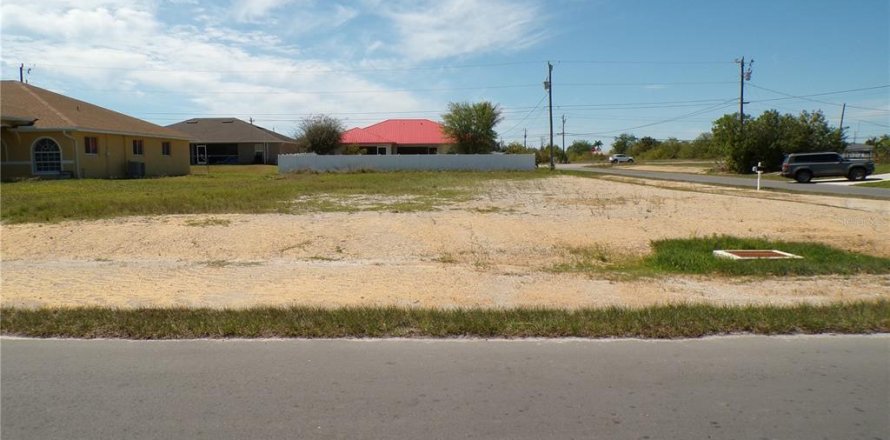 Terreno en Cape Coral, Florida № 2096893