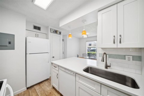 Condo in Winter Park, Florida, 1 bedroom  № 1799993 - photo 5