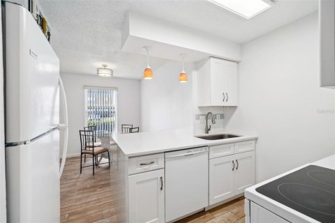 Condo in Winter Park, Florida, 1 bedroom  № 1799993 - photo 4