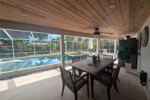 Casa en venta en Miami, Florida, 3 dormitorios, 167.97 m2 № 1965828 - foto 28