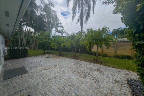 Casa en venta en Miami, Florida, 3 dormitorios, 167.97 m2 № 1965828 - foto 12