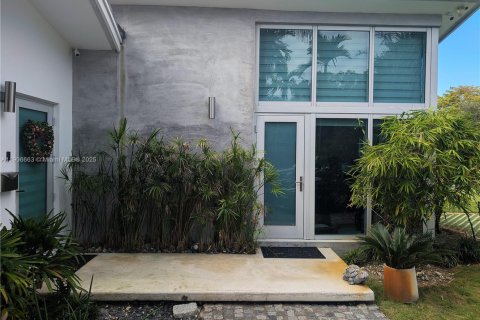 Casa en venta en Miami, Florida, 3 dormitorios, 167.97 m2 № 1965828 - foto 9