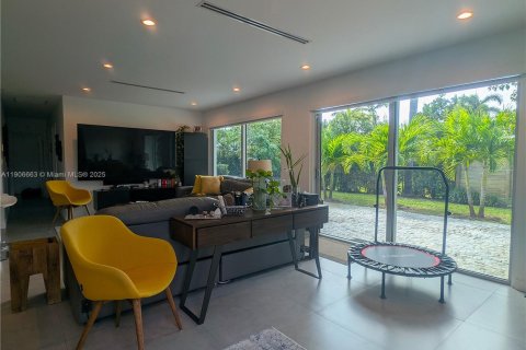 Casa en venta en Miami, Florida, 3 dormitorios, 167.97 m2 № 1965828 - foto 11