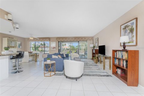 Copropriété à vendre à Punta Gorda, Floride: 2 chambres, 140.84 m2 № 2118640 - photo 4