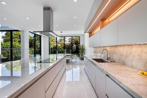 Villa ou maison à vendre à Miami, Floride: 5 chambres, 405.98 m2 № 1890185 - photo 6