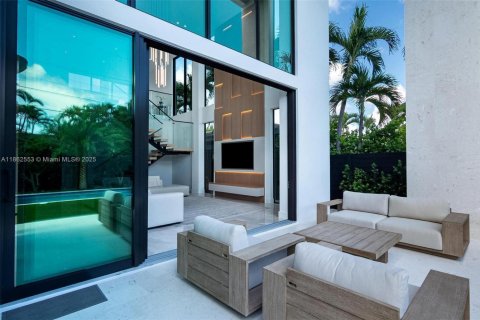 Villa ou maison à vendre à Miami, Floride: 5 chambres, 405.98 m2 № 1890185 - photo 24