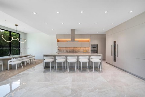 Villa ou maison à vendre à Miami, Floride: 5 chambres, 405.98 m2 № 1890185 - photo 4