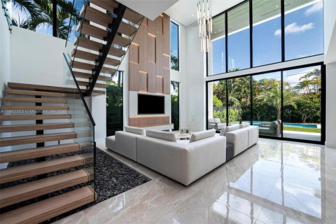 Villa ou maison à vendre à Miami, Floride: 5 chambres, 405.98 m2 № 1890185 - photo 3