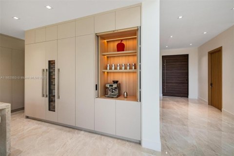 Villa ou maison à vendre à Miami, Floride: 5 chambres, 405.98 m2 № 1890185 - photo 7