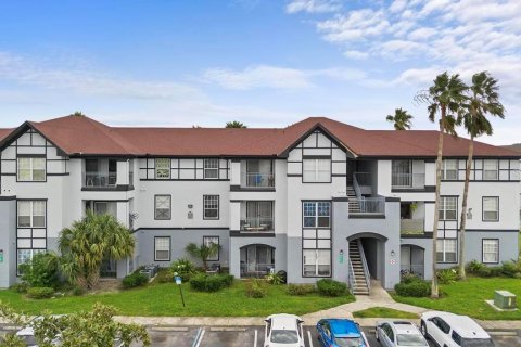 Condo in Orlando, Florida, 2 bedrooms  № 1542107 - photo 1