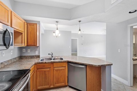 Condo in Orlando, Florida, 2 bedrooms  № 1542107 - photo 11