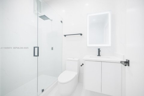 Villa ou maison à vendre à Miami, Floride: 5 chambres, 190.91 m2 № 1987298 - photo 22
