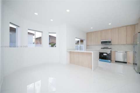 Villa ou maison à vendre à Miami, Floride: 5 chambres, 190.91 m2 № 1987298 - photo 5
