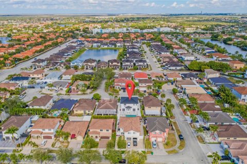 Villa ou maison à vendre à Miami, Floride: 5 chambres, 190.91 m2 № 1987298 - photo 29