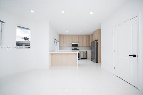 Villa ou maison à vendre à Miami, Floride: 5 chambres, 190.91 m2 № 1987298 - photo 8