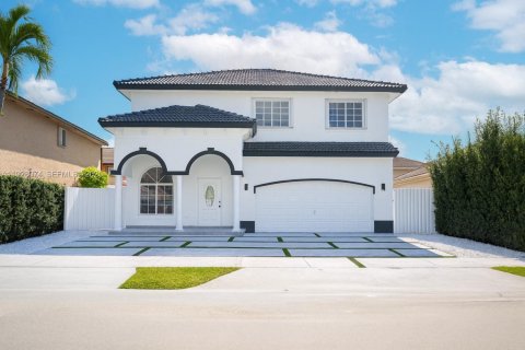 Villa ou maison à vendre à Miami, Floride: 5 chambres, 190.91 m2 № 1987298 - photo 1