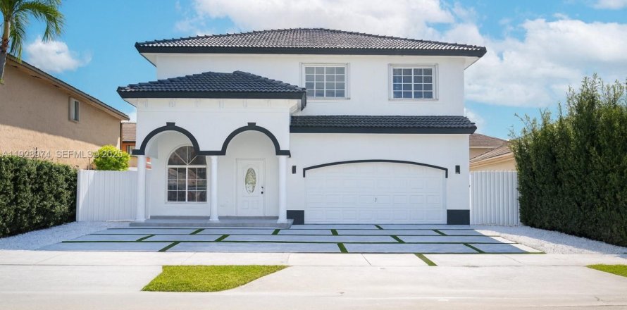Villa ou maison à Miami, Floride 5 chambres, 190.91 m2 № 1987298