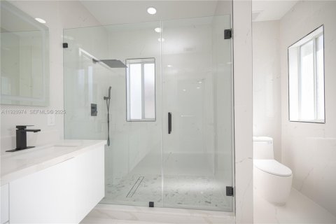 Villa ou maison à vendre à Miami, Floride: 5 chambres, 190.91 m2 № 1987298 - photo 18