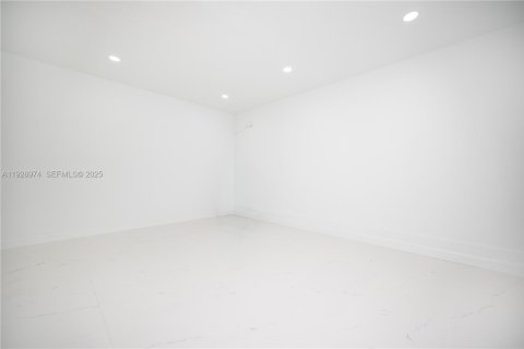 Villa ou maison à vendre à Miami, Floride: 5 chambres, 190.91 m2 № 1987298 - photo 21