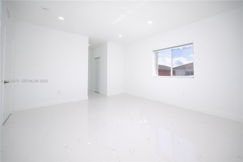 Villa ou maison à vendre à Miami, Floride: 5 chambres, 190.91 m2 № 1987298 - photo 15