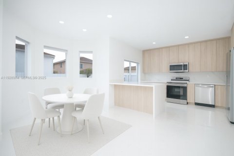 Villa ou maison à vendre à Miami, Floride: 5 chambres, 190.91 m2 № 1987298 - photo 6