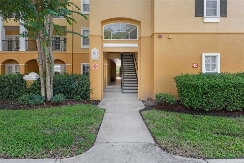 Condo in Orlando, Florida, 2 bedrooms  № 1866904 - photo 1