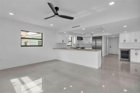 House in Clearwater, Florida 4 bedrooms, 259.2 sq.m. № 1771934 - photo 29
