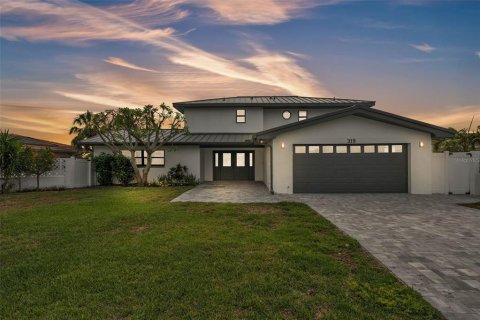 House in Clearwater, Florida 4 bedrooms, 259.2 sq.m. № 1771934 - photo 1