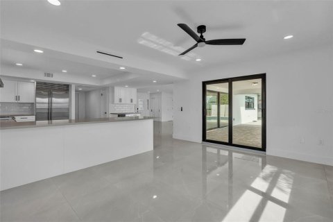 House in Clearwater, Florida 4 bedrooms, 259.2 sq.m. № 1771934 - photo 25