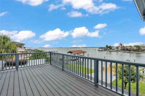 House in Clearwater, Florida 4 bedrooms, 259.2 sq.m. № 1771934 - photo 2