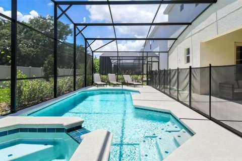 Casa en venta en Kissimmee, Florida, 12 dormitorios, 452.81 m2 № 1683023 - foto 12