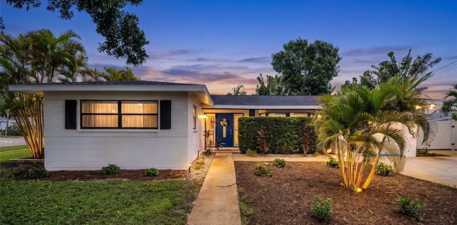 Casa en Saint Petersburg, Florida 3 dormitorios, 148.64 m2 № 2204165