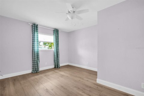 Casa en venta en Saint Petersburg, Florida, 3 dormitorios, 148.64 m2 № 2204165 - foto 27