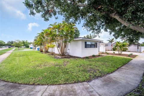 Casa en venta en Saint Petersburg, Florida, 3 dormitorios, 148.64 m2 № 2204165 - foto 3
