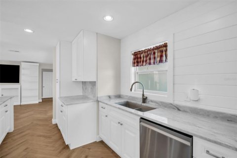 Casa en venta en Saint Petersburg, Florida, 3 dormitorios, 148.64 m2 № 2204165 - foto 6