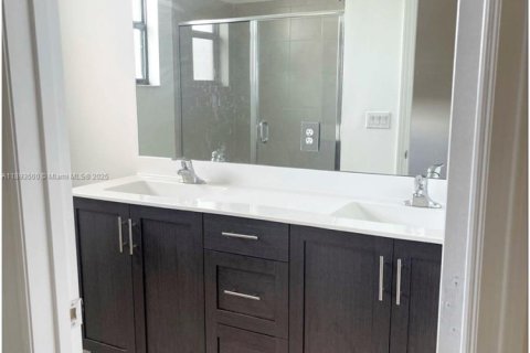 Townhouse in Homestead, Florida 3 bedrooms, 173.91 sq.m. № 1945528 - photo 3