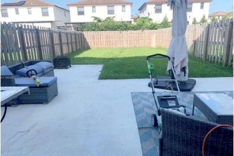 Townhouse in Homestead, Florida 3 bedrooms, 173.91 sq.m. № 1945528 - photo 5