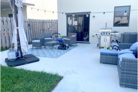 Townhouse in Homestead, Florida 3 bedrooms, 173.91 sq.m. № 1945528 - photo 4