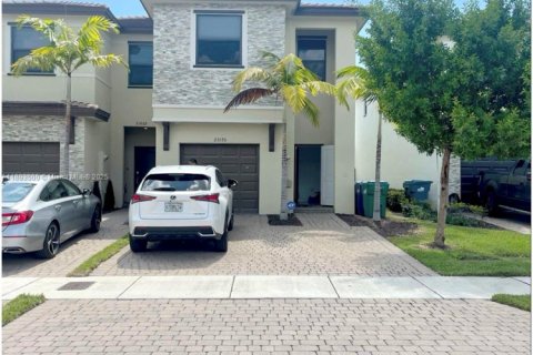 Townhouse in Homestead, Florida 3 bedrooms, 173.91 sq.m. № 1945528