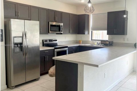 Townhouse in Homestead, Florida 3 bedrooms, 173.91 sq.m. № 1945528 - photo 2