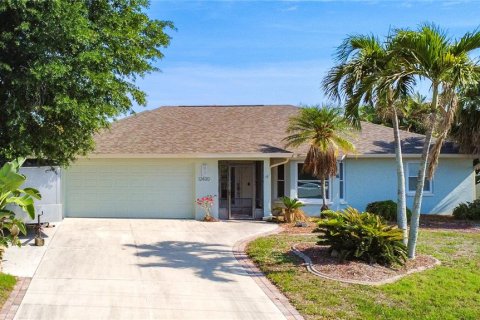 House in Port Charlotte, Florida 2 bedrooms, 104.05 sq.m. № 2116881