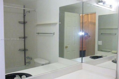 Copropriété à vendre à Miami Beach, Floride: 2 chambres, 94.76 m2 № 2090541 - photo 12