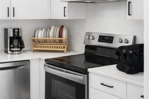 Copropriété à vendre à Miami Beach, Floride: 2 chambres, 94.76 m2 № 2090541 - photo 3