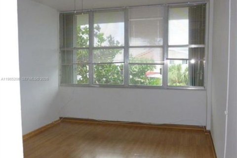 Copropriété à vendre à Miami Beach, Floride: 2 chambres, 94.76 m2 № 2090541 - photo 10