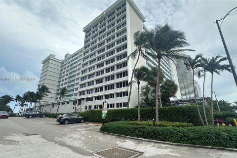 Condominio en alquiler en Sunny Isles Beach, Florida, 33.44 m2 № 2088545 - foto 12